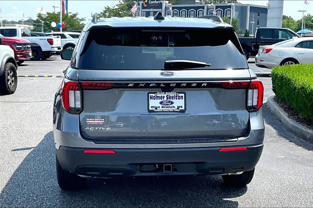 New 2026 Ford Explorer Active RWD image 4