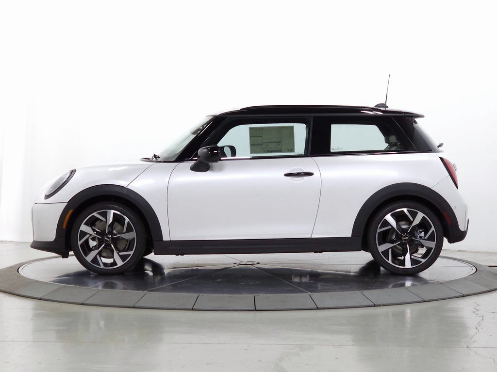 Used 2025 MINI Cooper 2-Door Hardtop FWD image 4