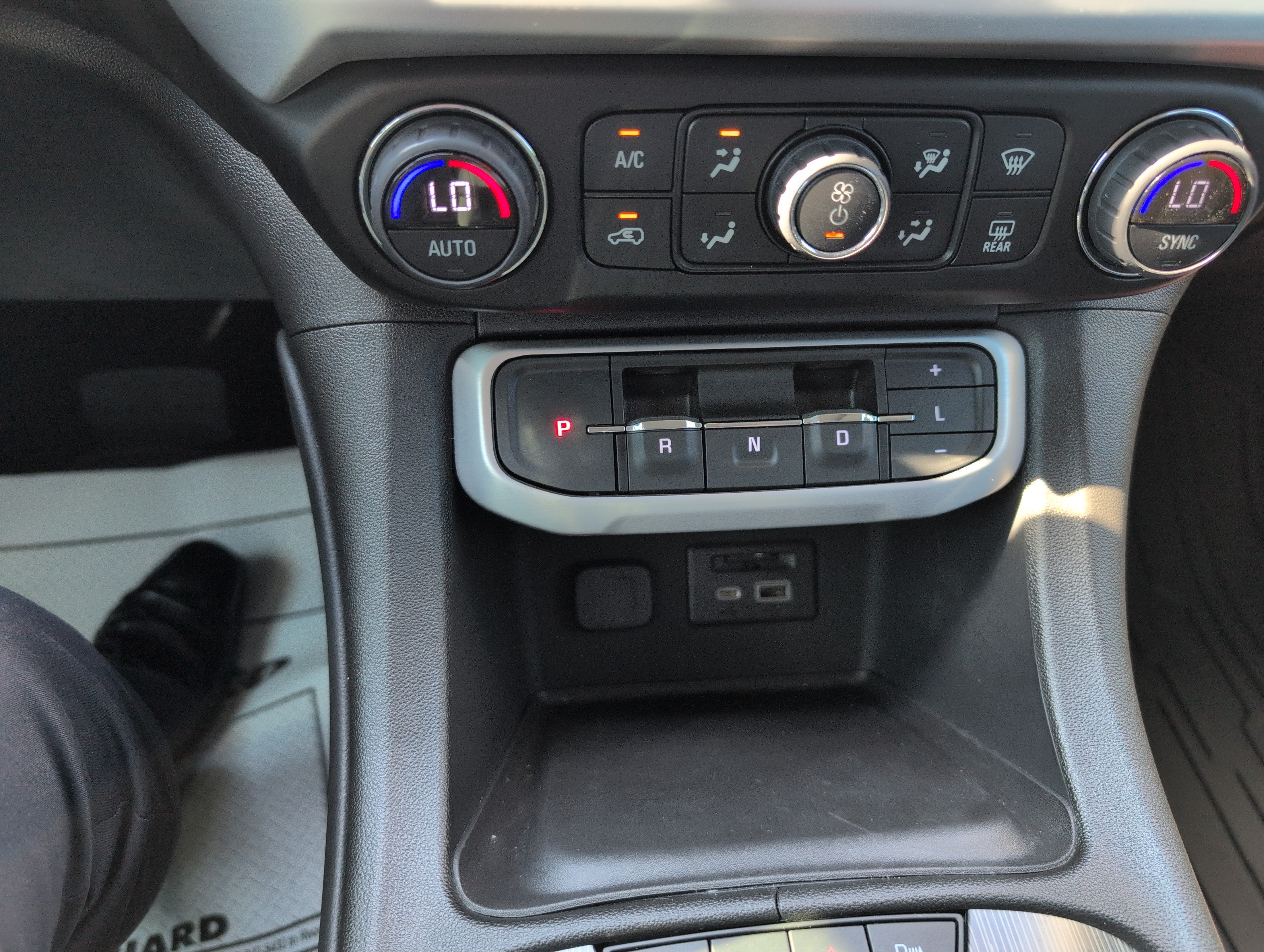 Used 2023 GMC Acadia SLT w/ Elevation Edition FWD image 25