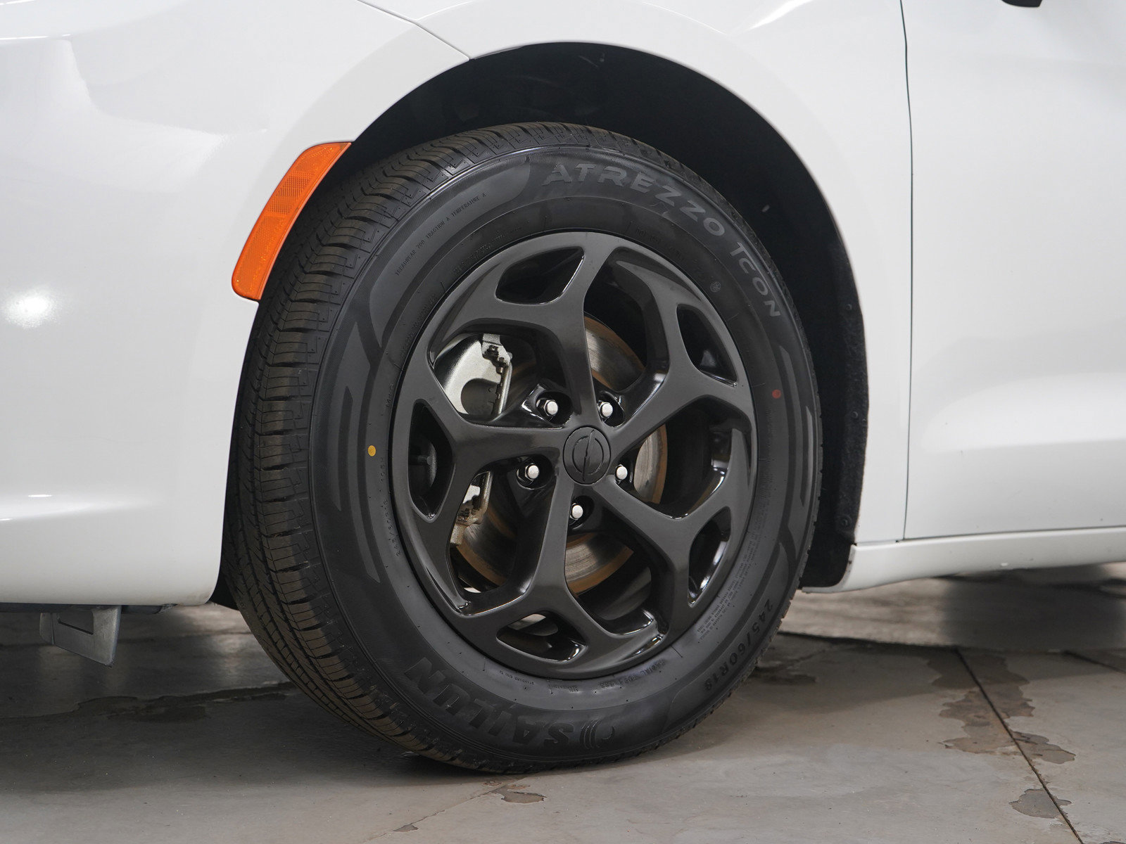 Used 2024 Chrysler Pacifica Limited image 30