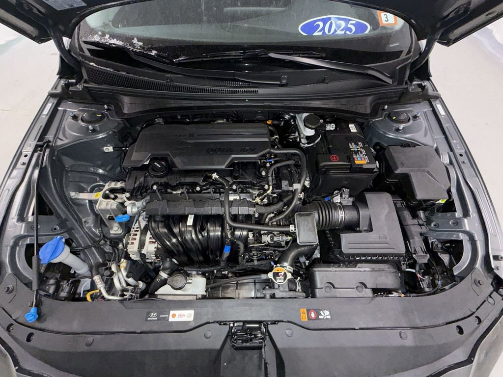 Used 2025 Hyundai Elantra SEL image 11