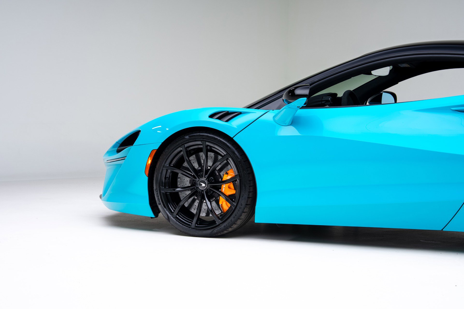 Used 2023 McLaren Artura image 17