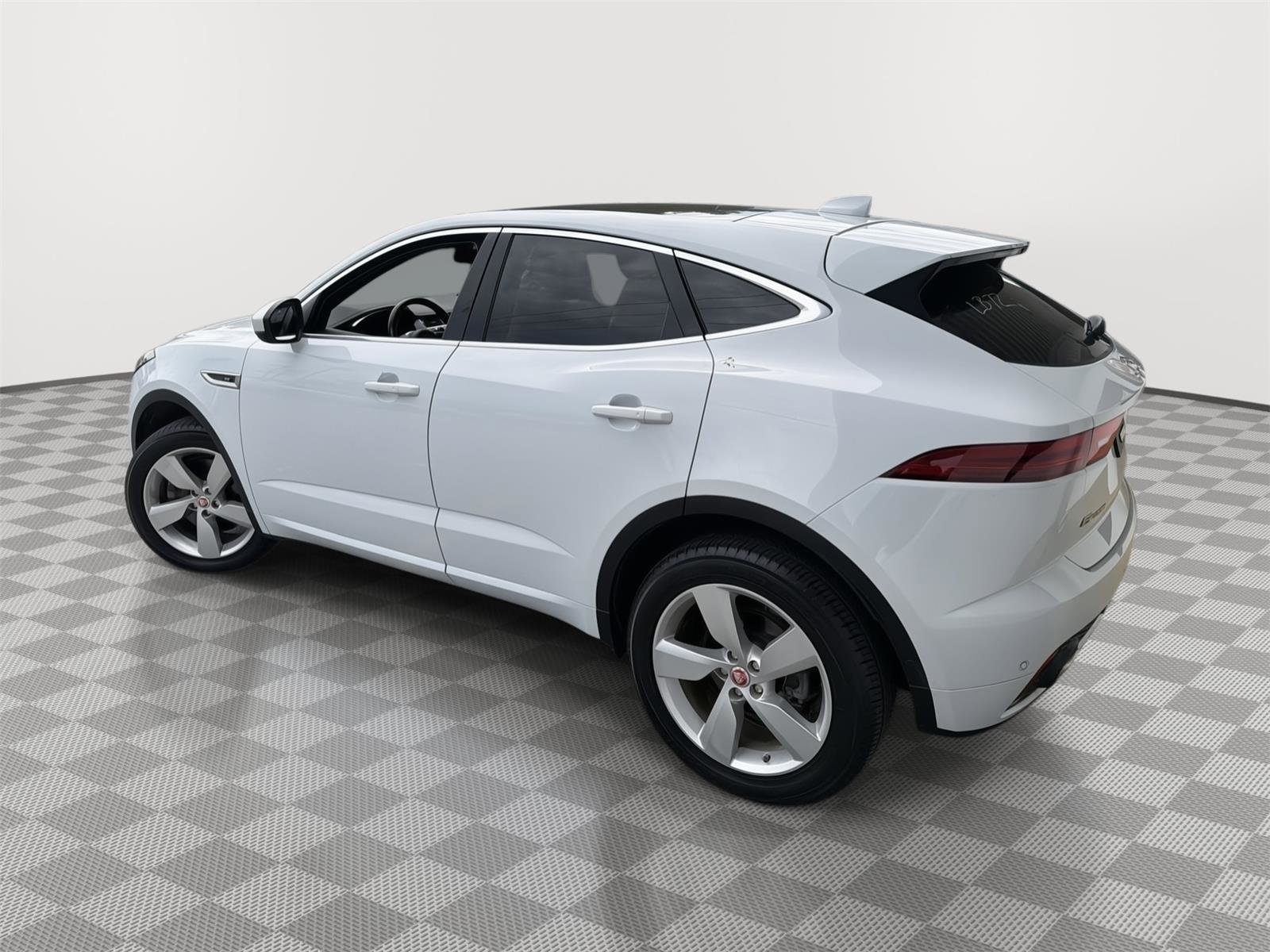 Used 2018 Jaguar E-PACE R-Dynamic SE AWD/4WD image 4