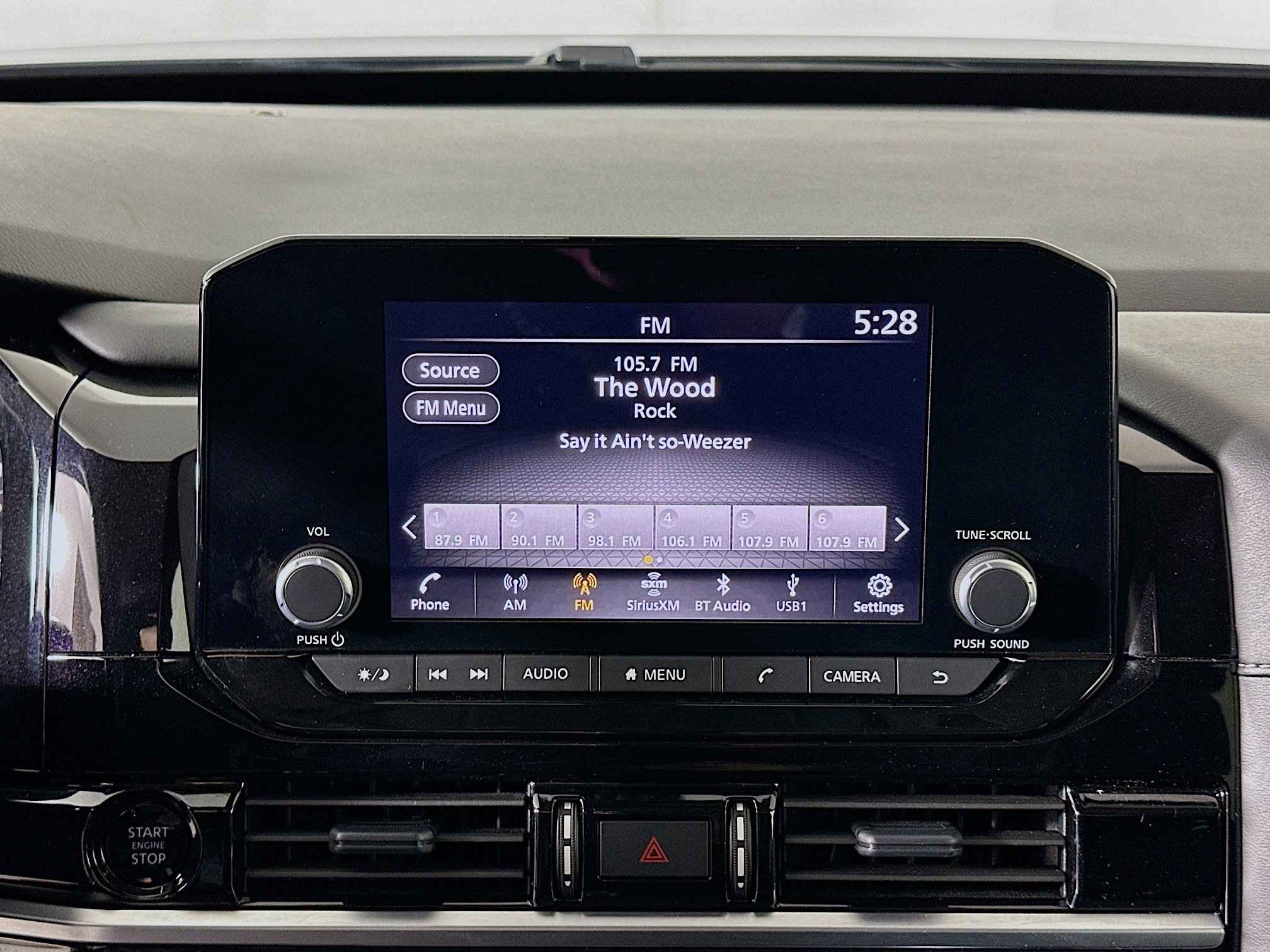 Used 2025 Nissan Pathfinder SV image 21