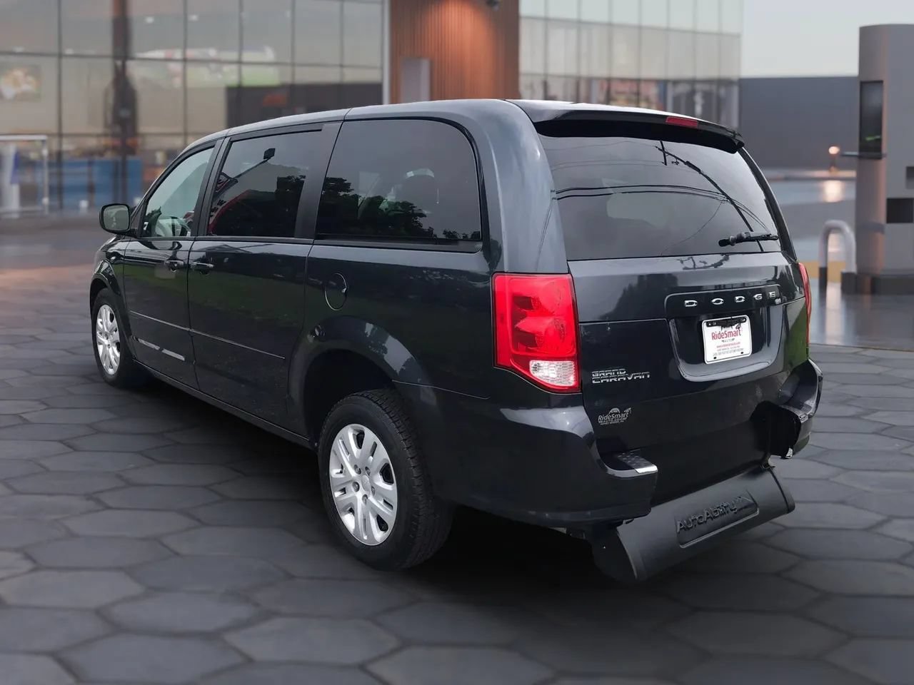 Used 2014 Dodge Grand Caravan SE w/ Quick Order Package 29E SE FWD image 11
