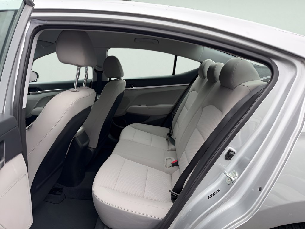 Used 2020 Hyundai Elantra SE FWD image 29