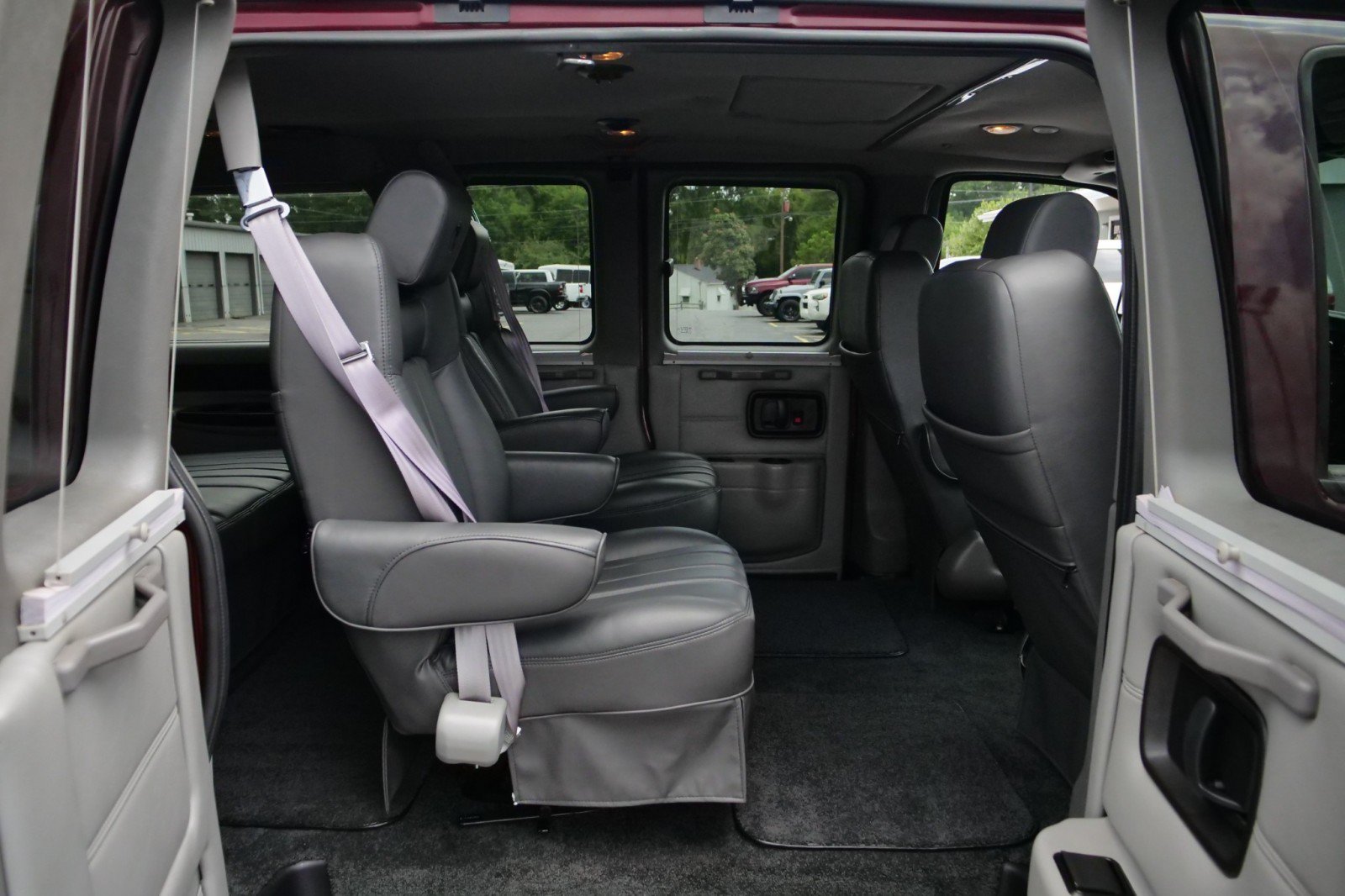 Used 2014 Chevrolet Express 1500 RWD image 12