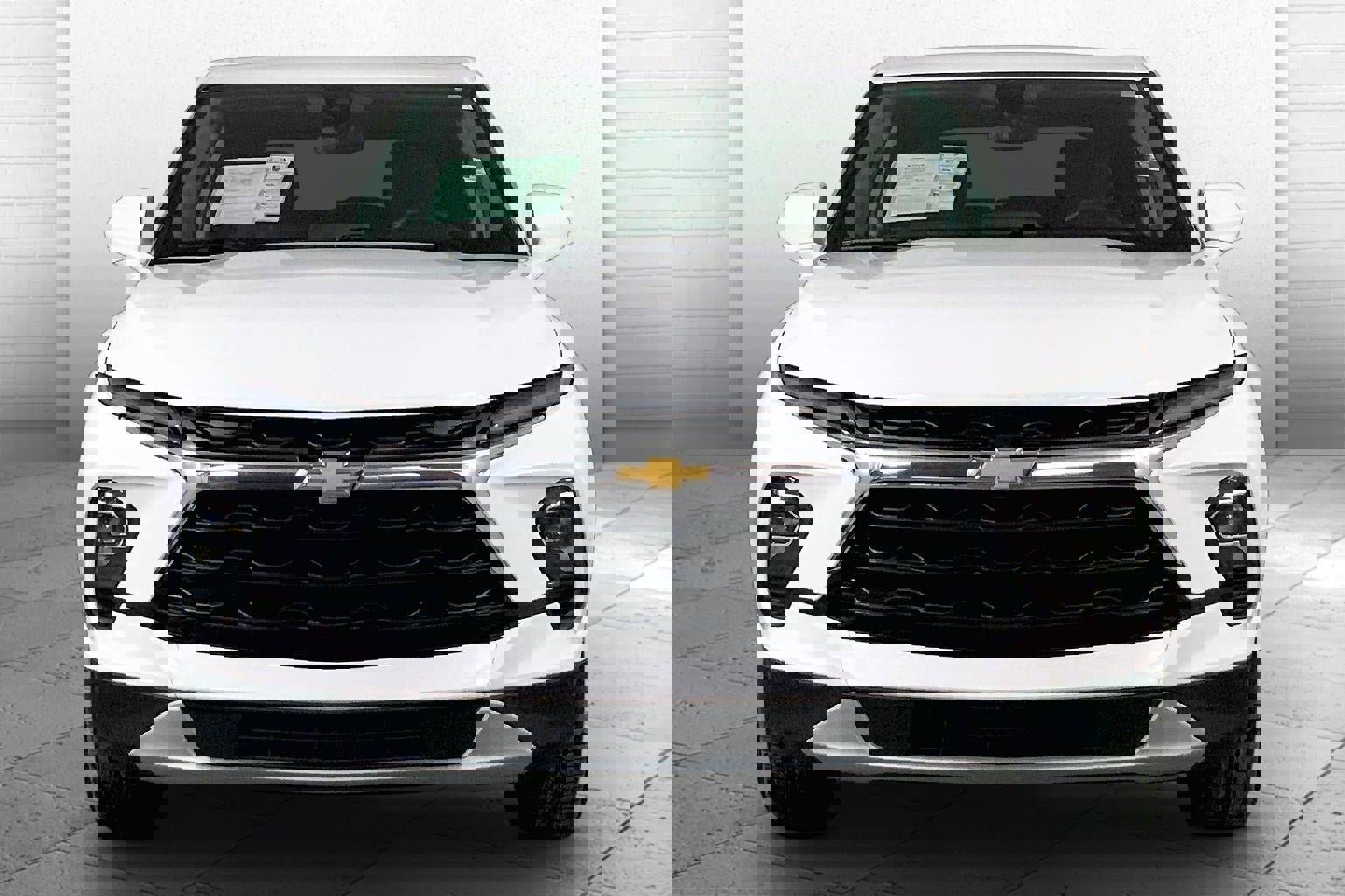 Used 2025 Chevrolet Blazer LT image 2