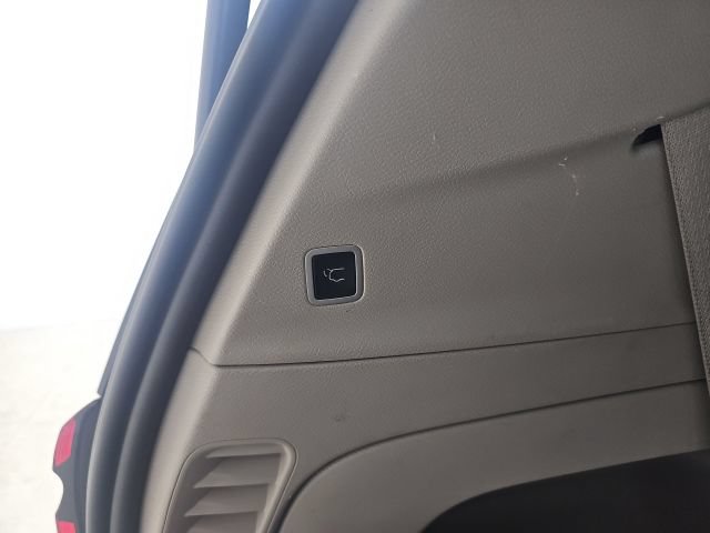 Used 2023 Chrysler Pacifica Touring-L FWD image 17