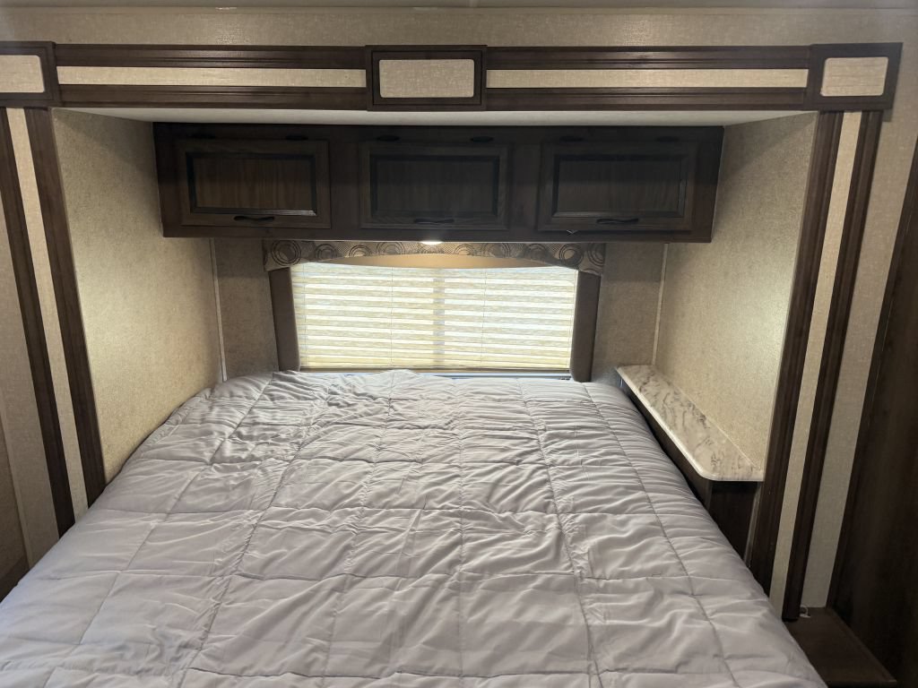 Used 2017 Ford E-450 and Econoline 450 Super Duty w/ Motorhome Prep Package RWD image 51