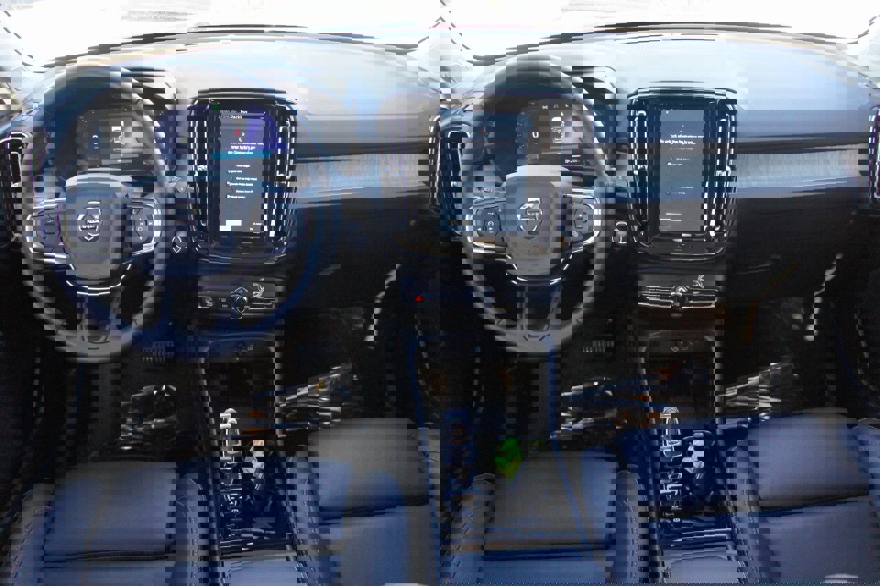 Certified 2025 Volvo XC40 B5 Plus image 10