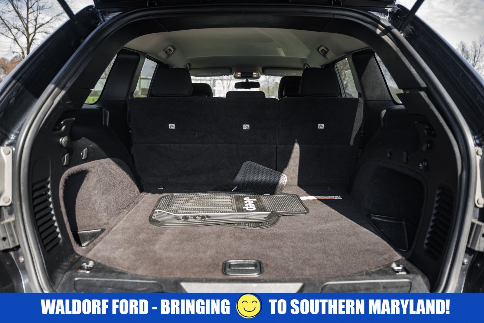 Used 2012 Jeep Grand Cherokee Laredo w/ Laredo E Group image 9