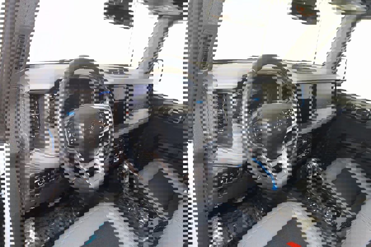 Used 2024 Ford Bronco Black Diamond w/ Sasquatch Package image 24