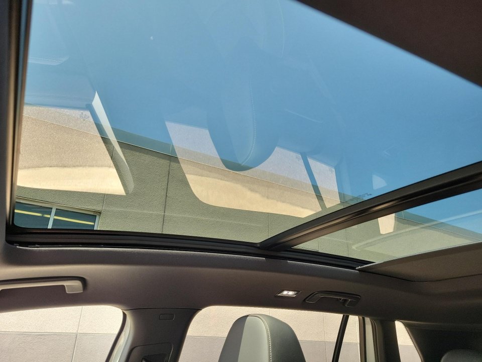 New 2026 Volkswagen Tiguan SE R-Line FWD image 21