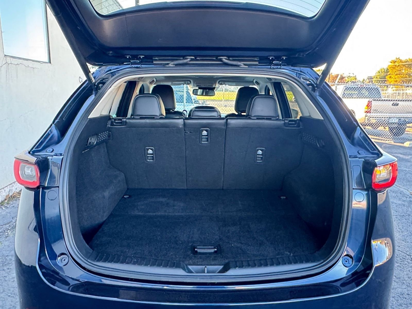 Used 2025 MAZDA CX-5 AWD 2.5 S w/ Preferred Package image 31