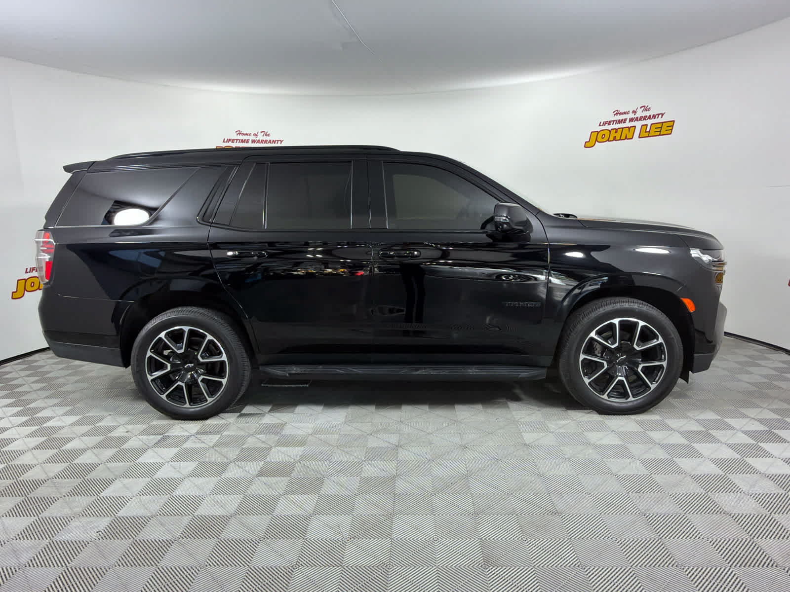 Used 2022 Chevrolet Tahoe RST w/ Luxury Package AWD/4WD image 7