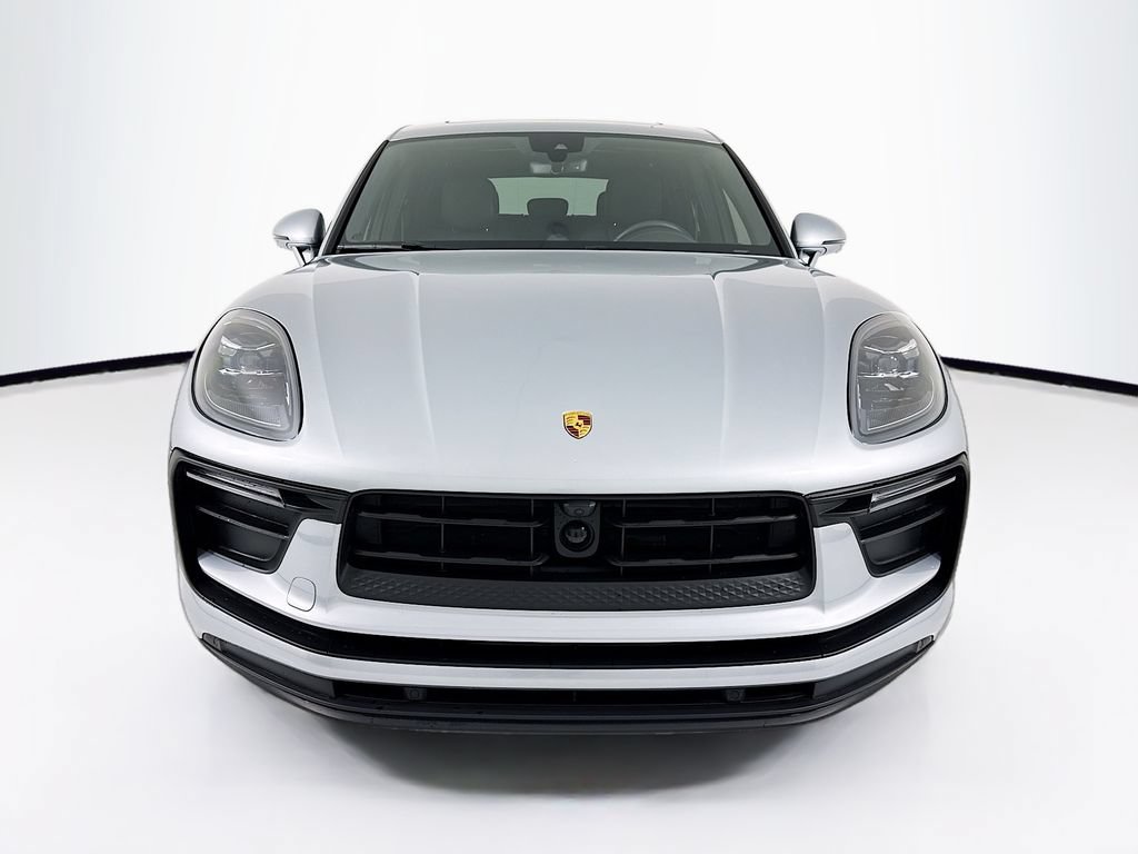Certified 2025 Porsche Macan AWD/4WD image 6