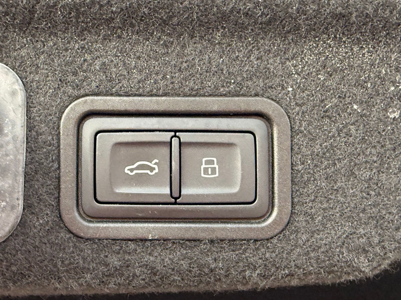 Used 2015 Audi A8 L 4.0T image 13