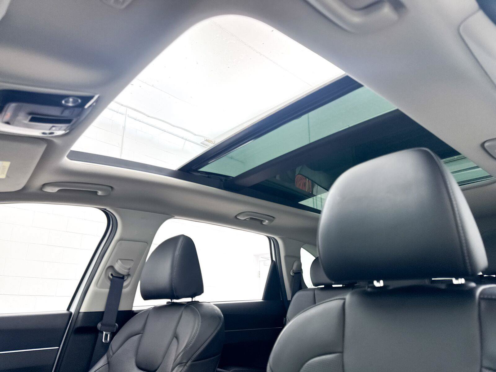 Used 2024 Kia Sorento S w/ Panoramic Sunroof Package FWD image 3