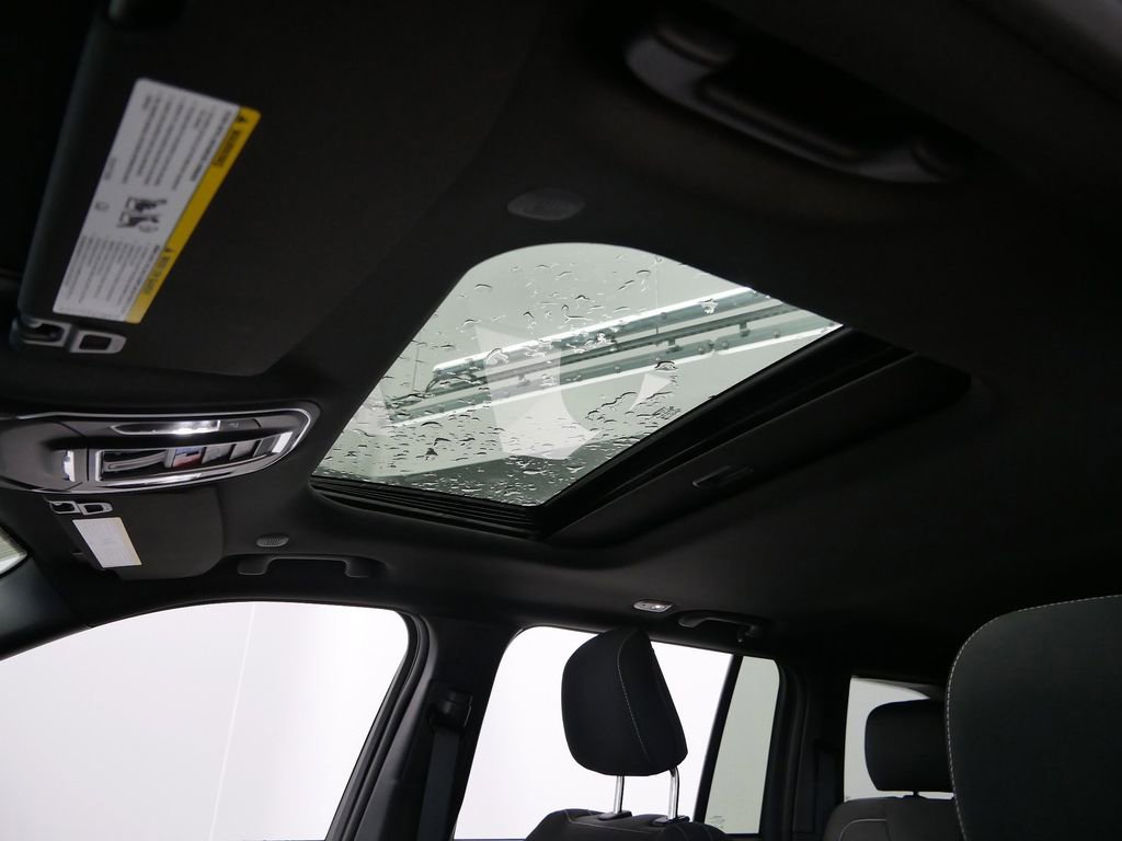 New 2025 Jeep Grand Cherokee Laredo w/ Luxury Tech Group I image 4