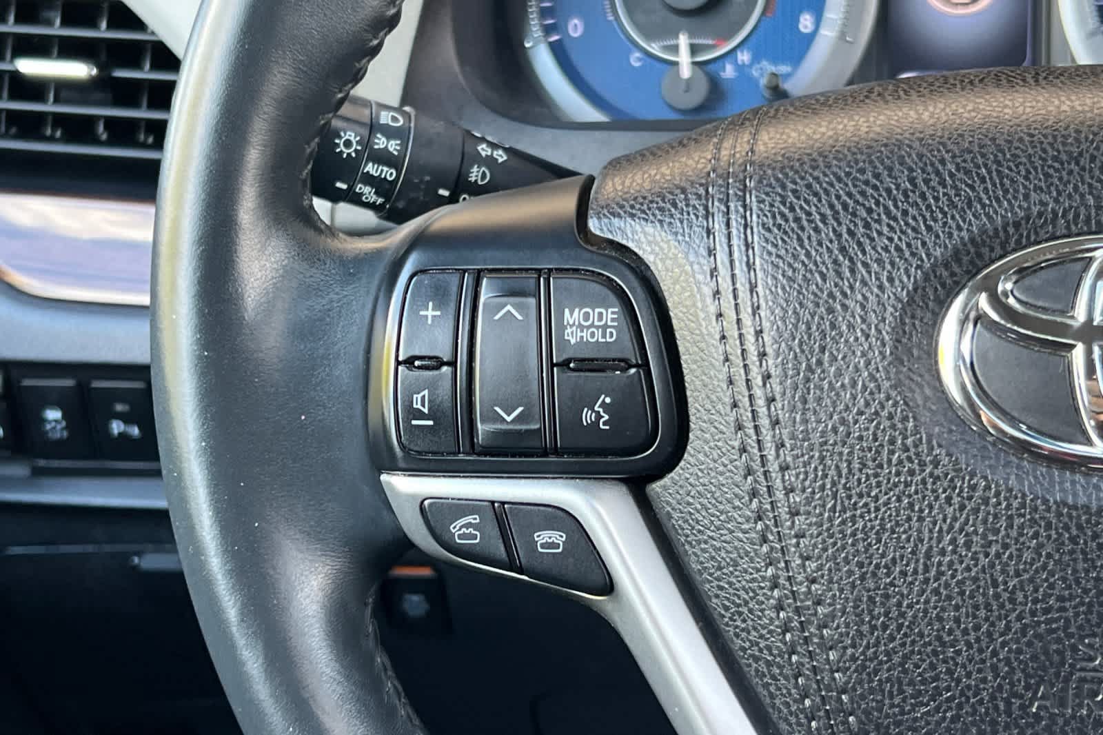 Certified 2017 Toyota Sienna Limited Premium FWD image 28