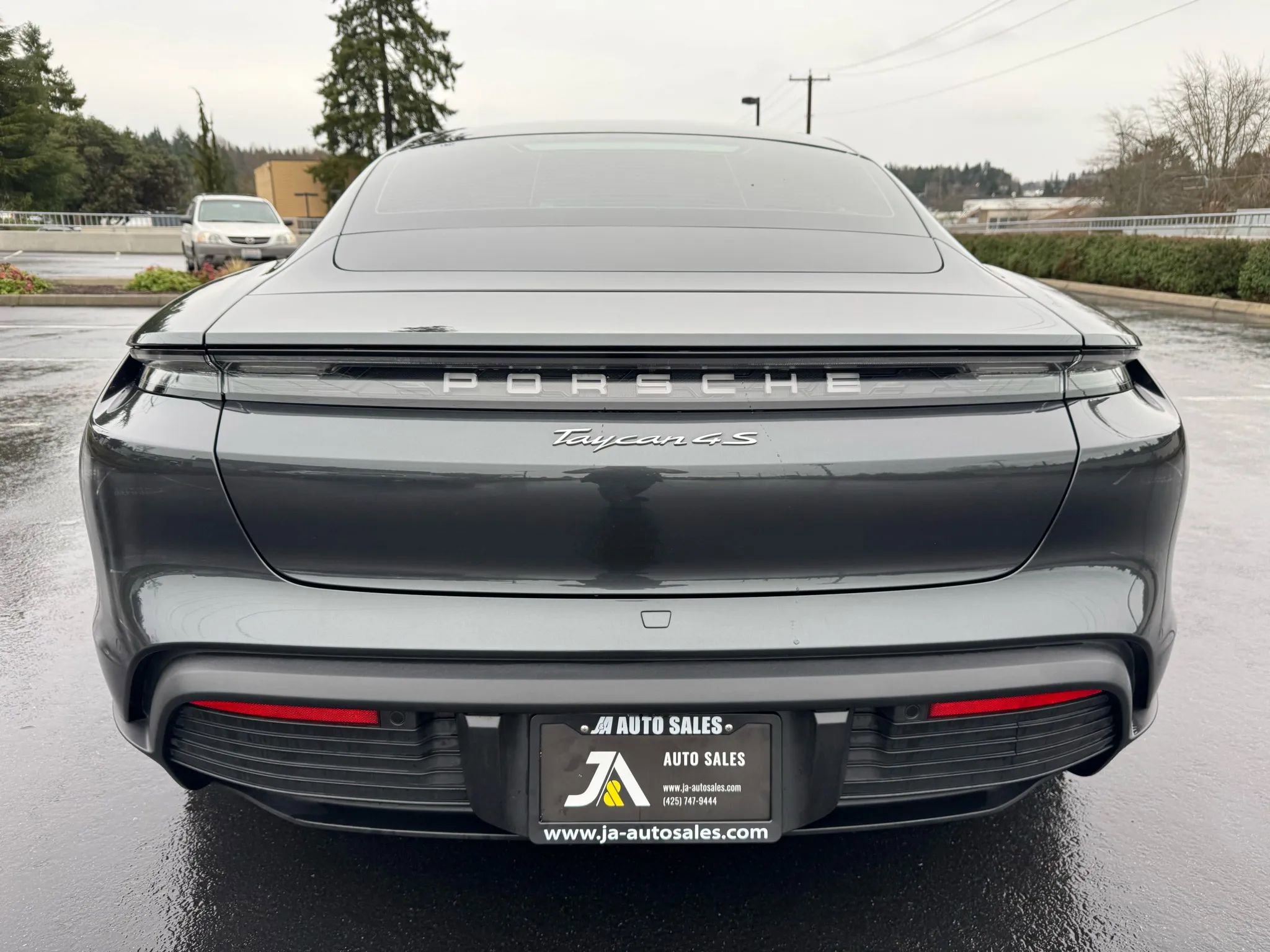 Used 2020 Porsche Taycan 4S image 9