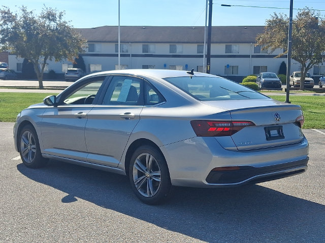 Used 2024 Volkswagen Jetta SE FWD image 7