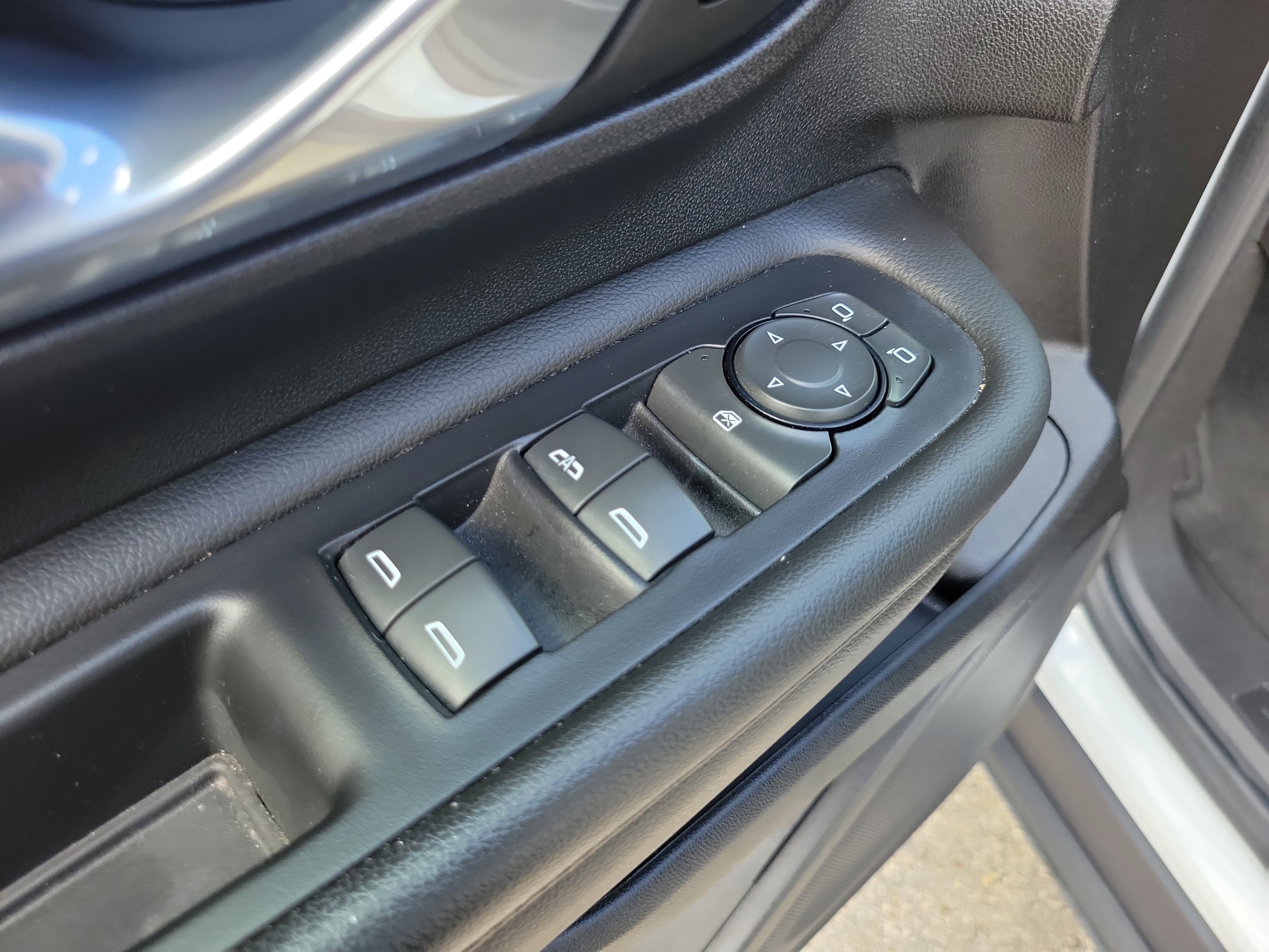 Used 2023 GMC Terrain SLE image 22