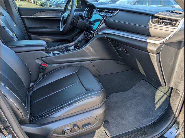 Used 2025 Jeep Grand Cherokee L Limited w/ Luxury Tech Group II image 18