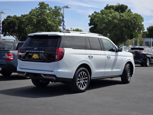 Certified 2025 Ford Expedition Platinum AWD/4WD image 4