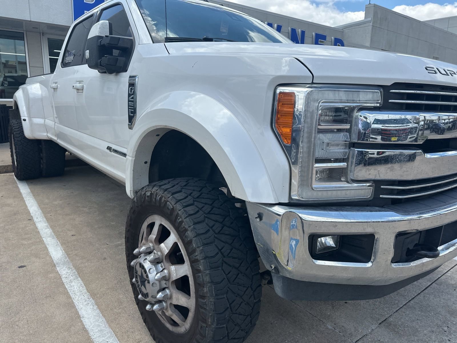Used 2019 Ford F450 Lariat w/ Lariat Ultimate Package AWD/4WD image 2