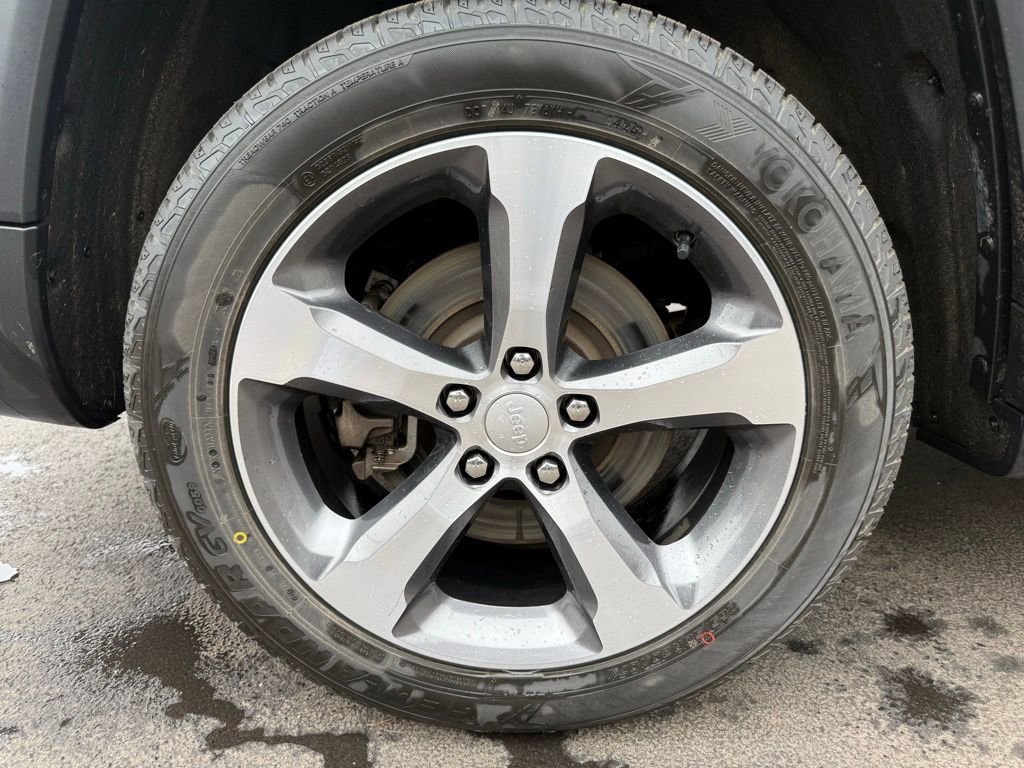 Used 2023 Jeep Grand Cherokee L Limited image 41