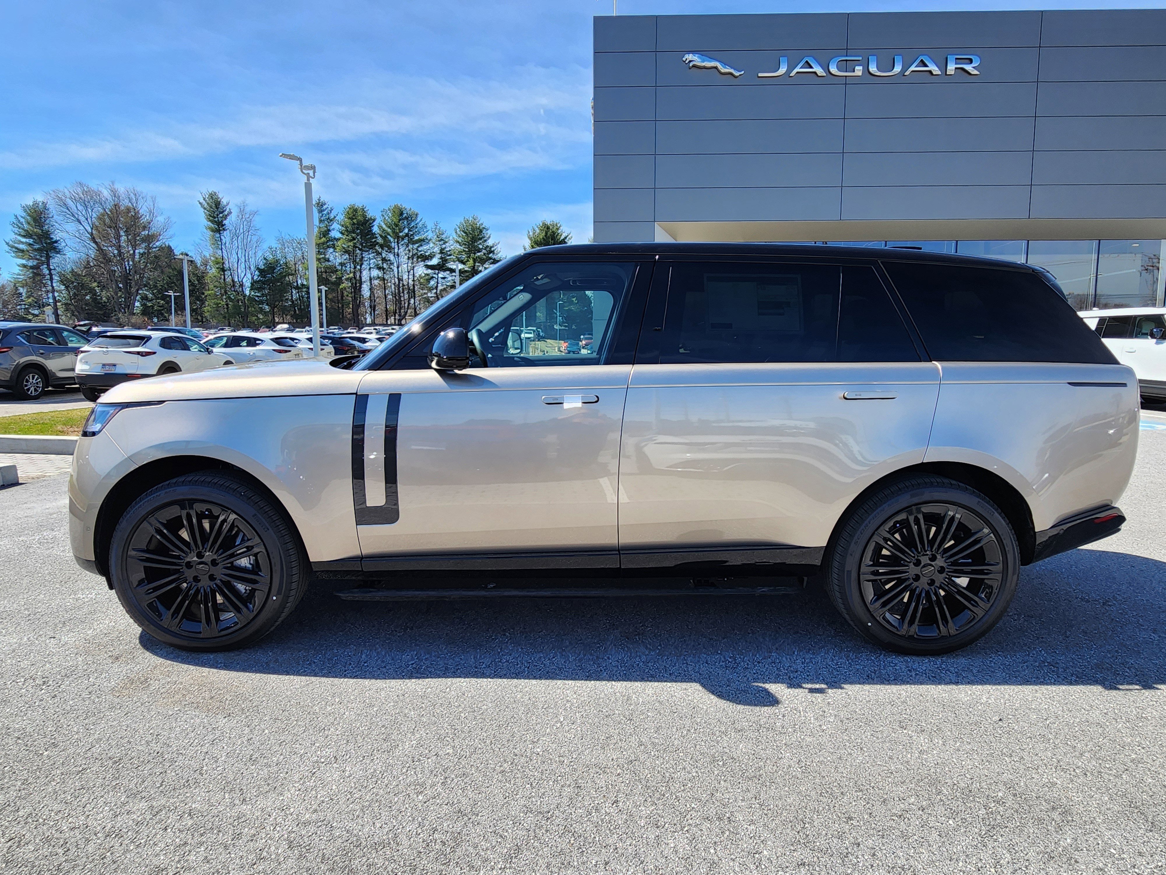 New 2026 Land Rover Range Rover Long Wheelbase SE image 5