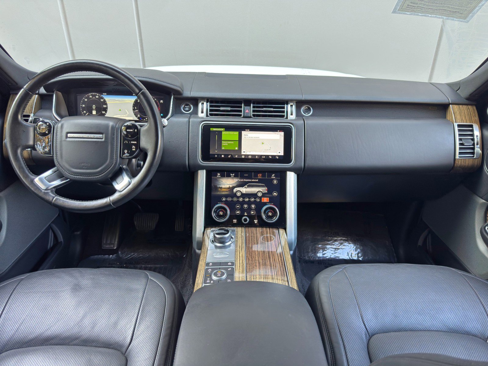 Used 2018 Land Rover Range Rover HSE image 12