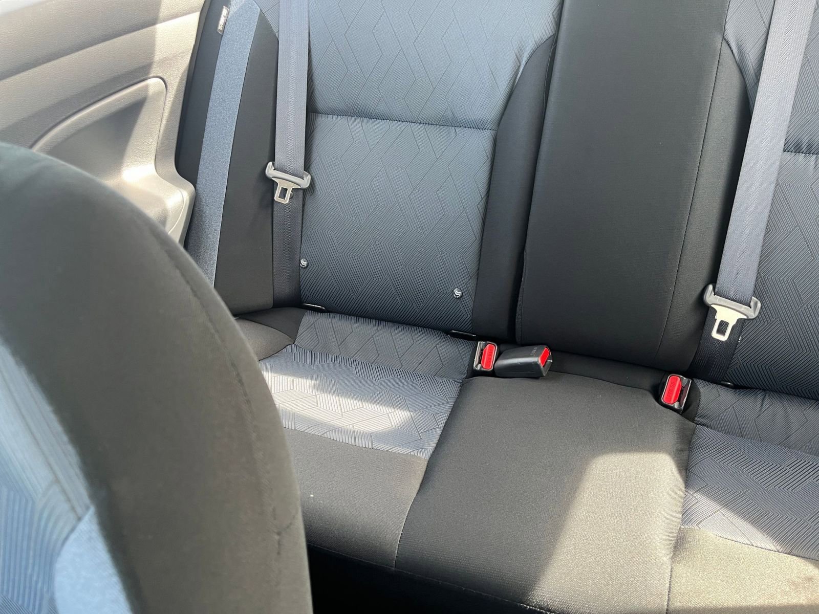 Used 2025 Nissan Versa SV image 39