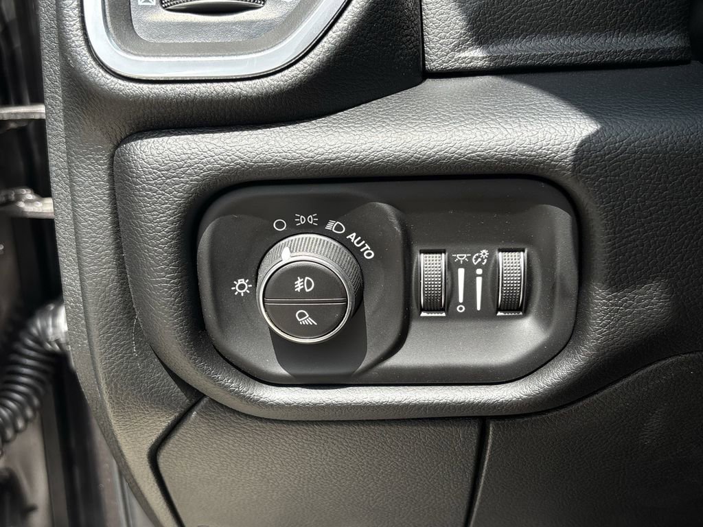 New 2026 RAM 3500 Laramie AWD/4WD image 25