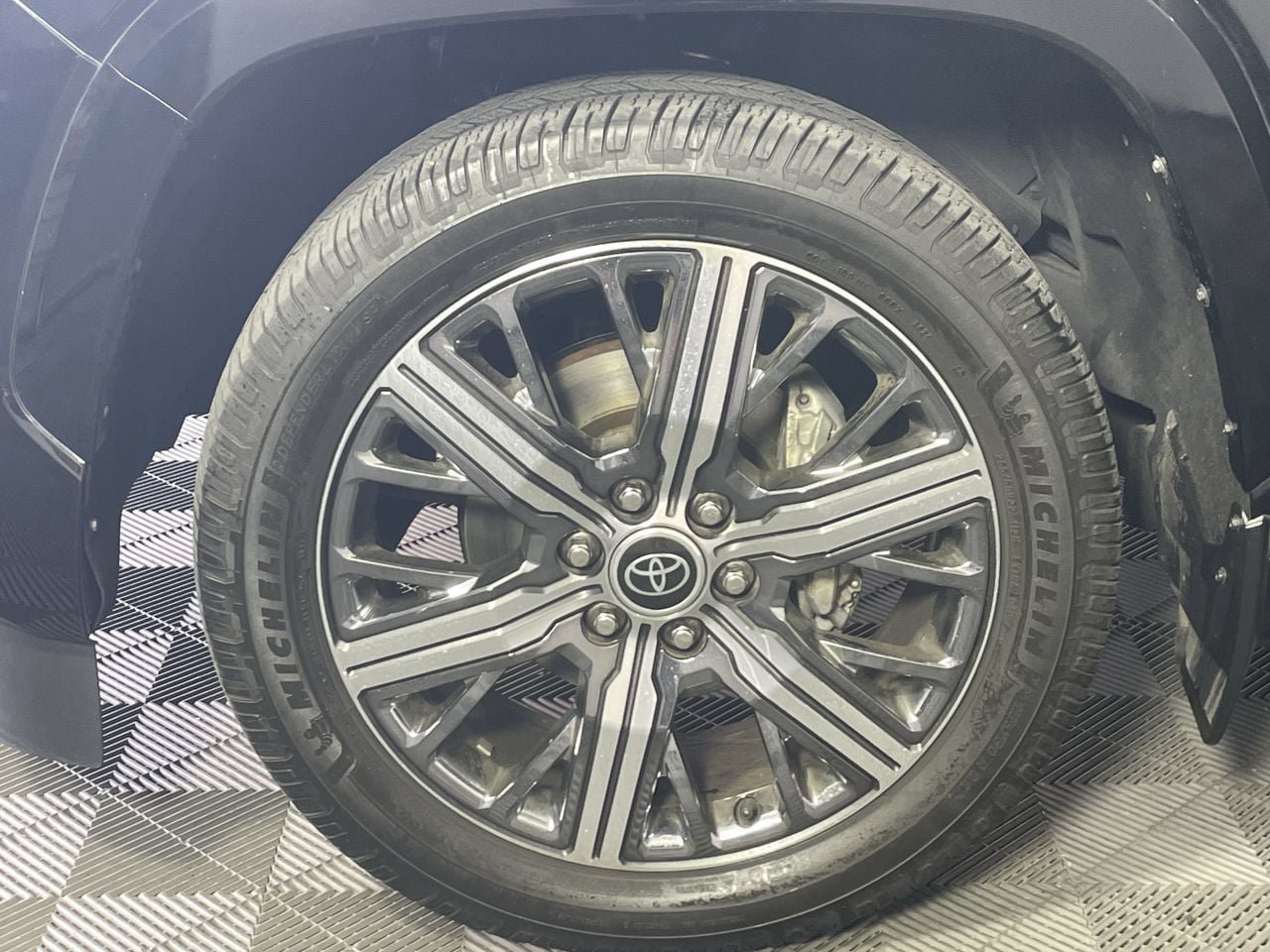 Used 2023 Toyota Sequoia Capstone AWD/4WD image 10