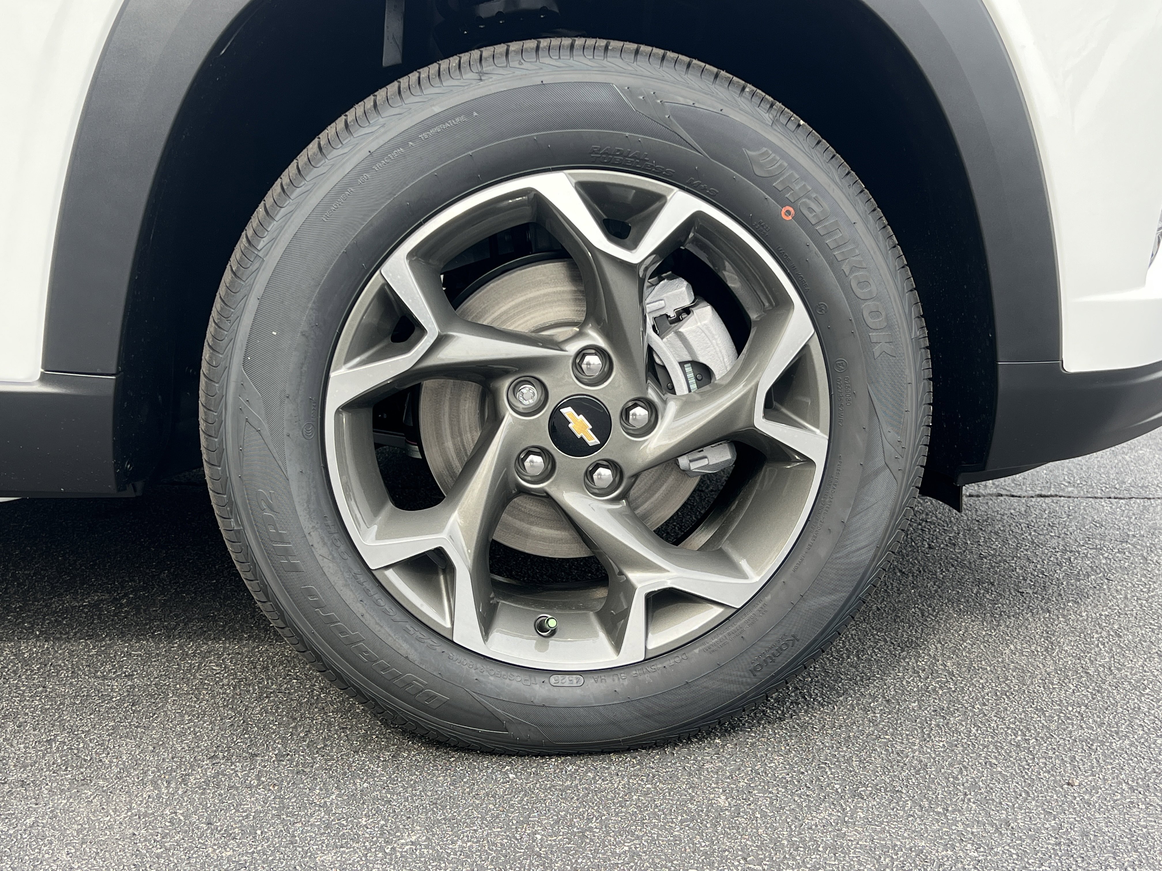 New 2026 Chevrolet Trax LT w/ Sunroof Package image 13