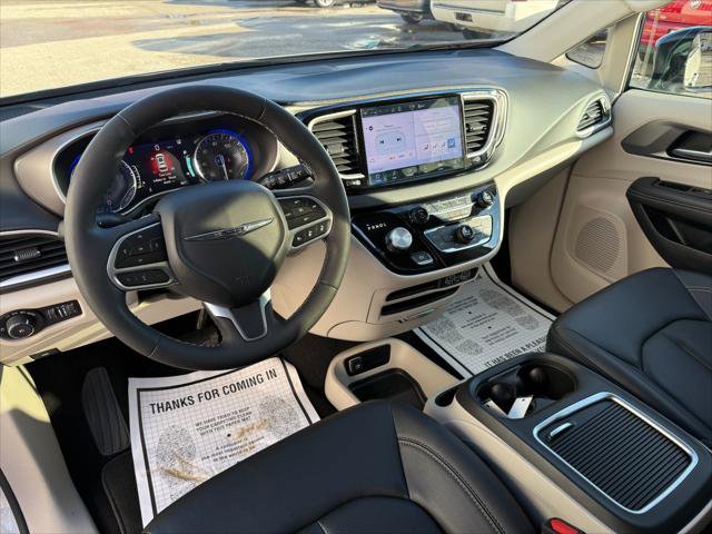 Certified 2024 Chrysler Pacifica Touring-L image 23