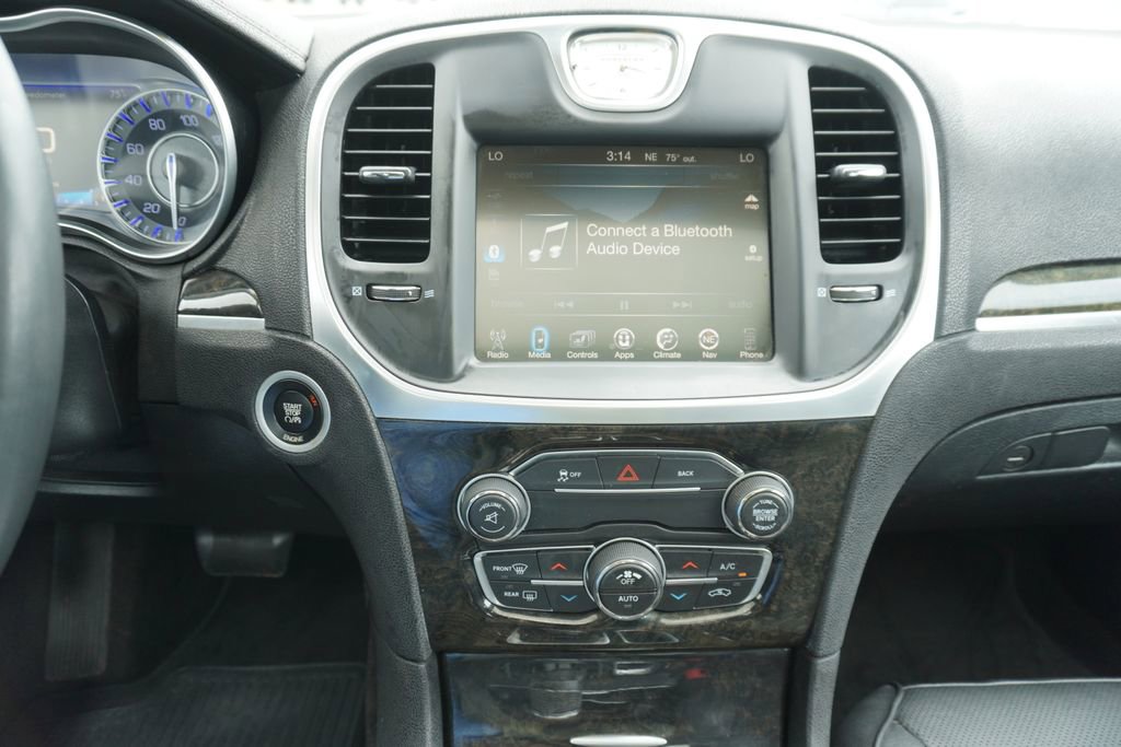 Used 2016 Chrysler 300 C RWD image 13