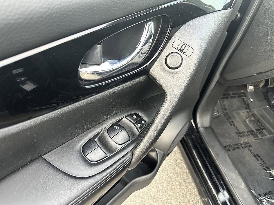 Used 2019 Nissan Rogue Sport SV w/ All-Weather Package image 17
