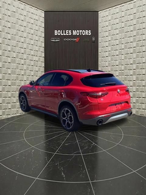 Used 2023 Alfa Romeo Stelvio Ti AWD/4WD image 11