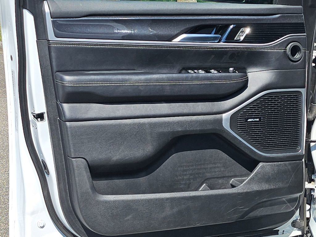 Used 2023 Jeep Wagoneer 4WD image 34