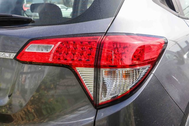 Used 2021 Honda HR-V LX image 8