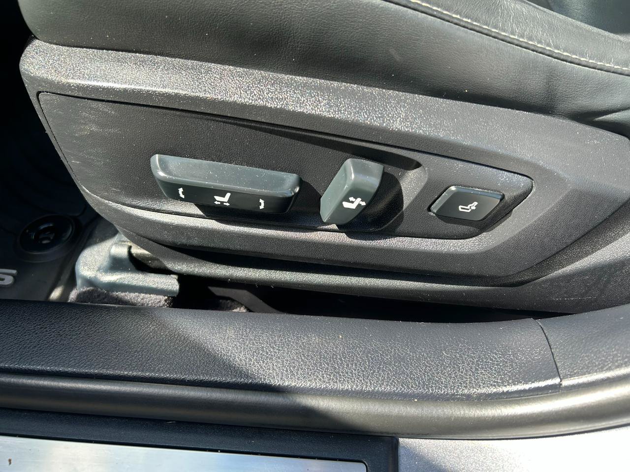 Used 2013 Lexus ES 300h w/ Premium Pkg FWD image 11