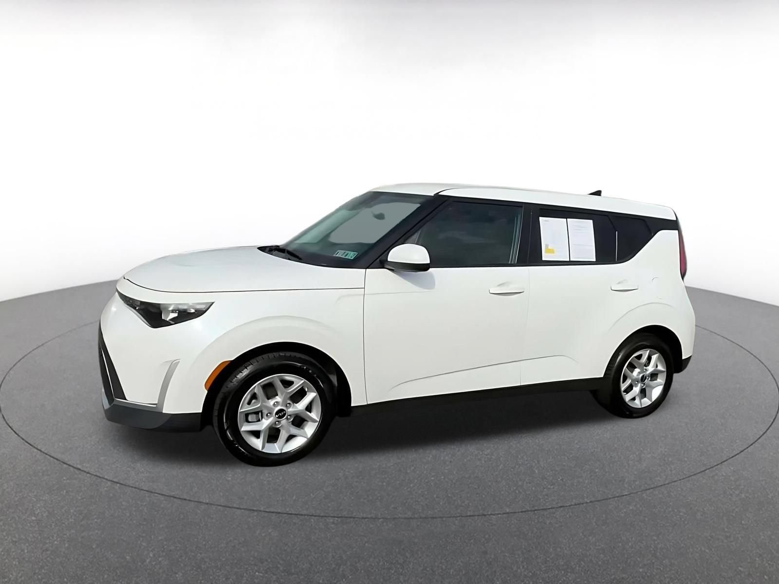 Used 2025 Kia Soul LX w/ LX Technology Package FWD image 7