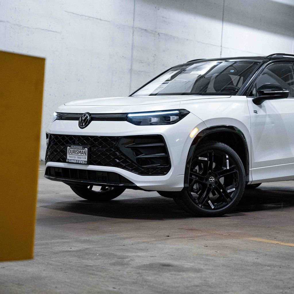 New 2026 Volkswagen Tiguan SE R-Line AWD/4WD image 2