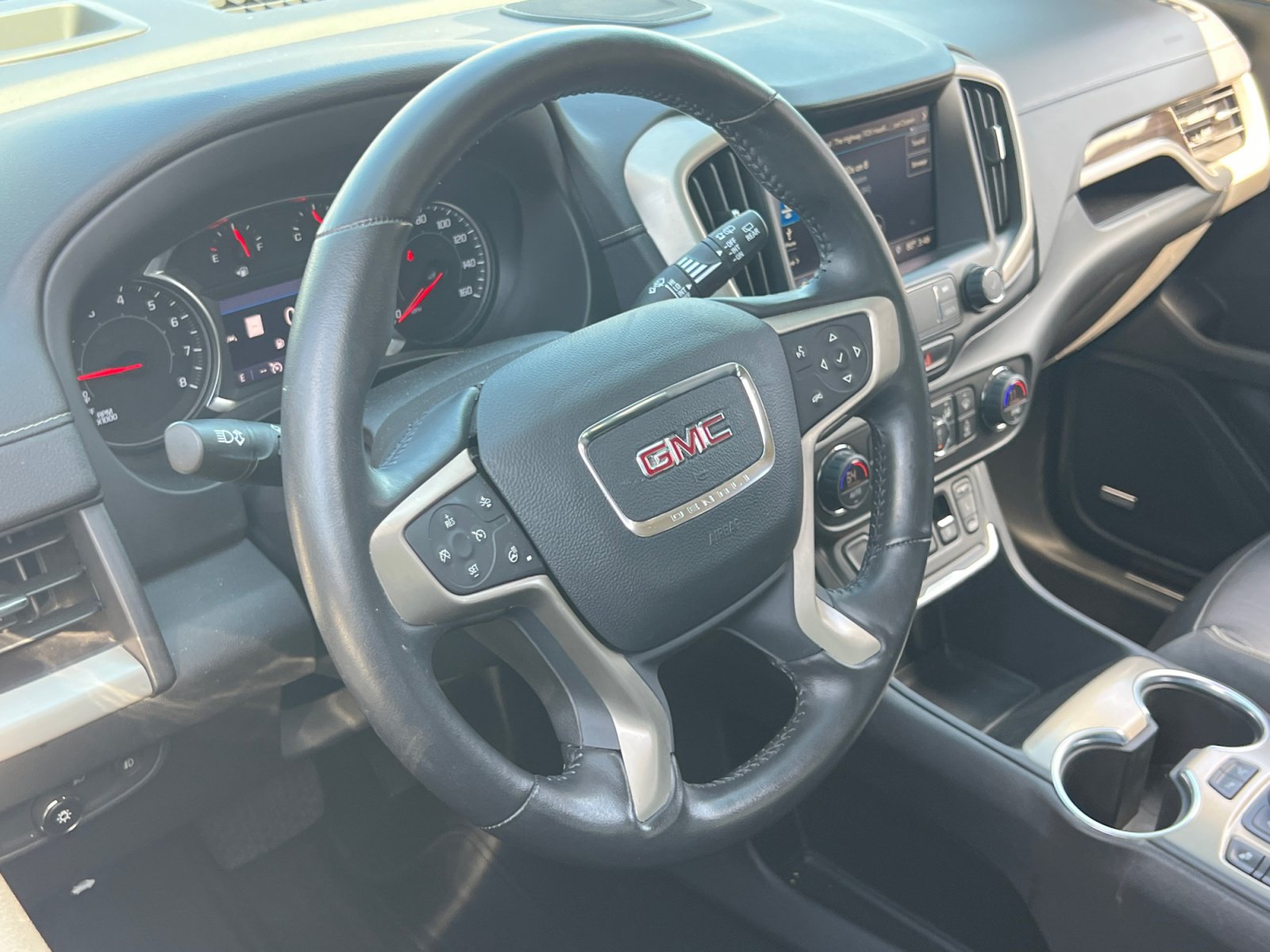 Used 2020 GMC Terrain Denali w/ Denali Premium Package FWD image 9