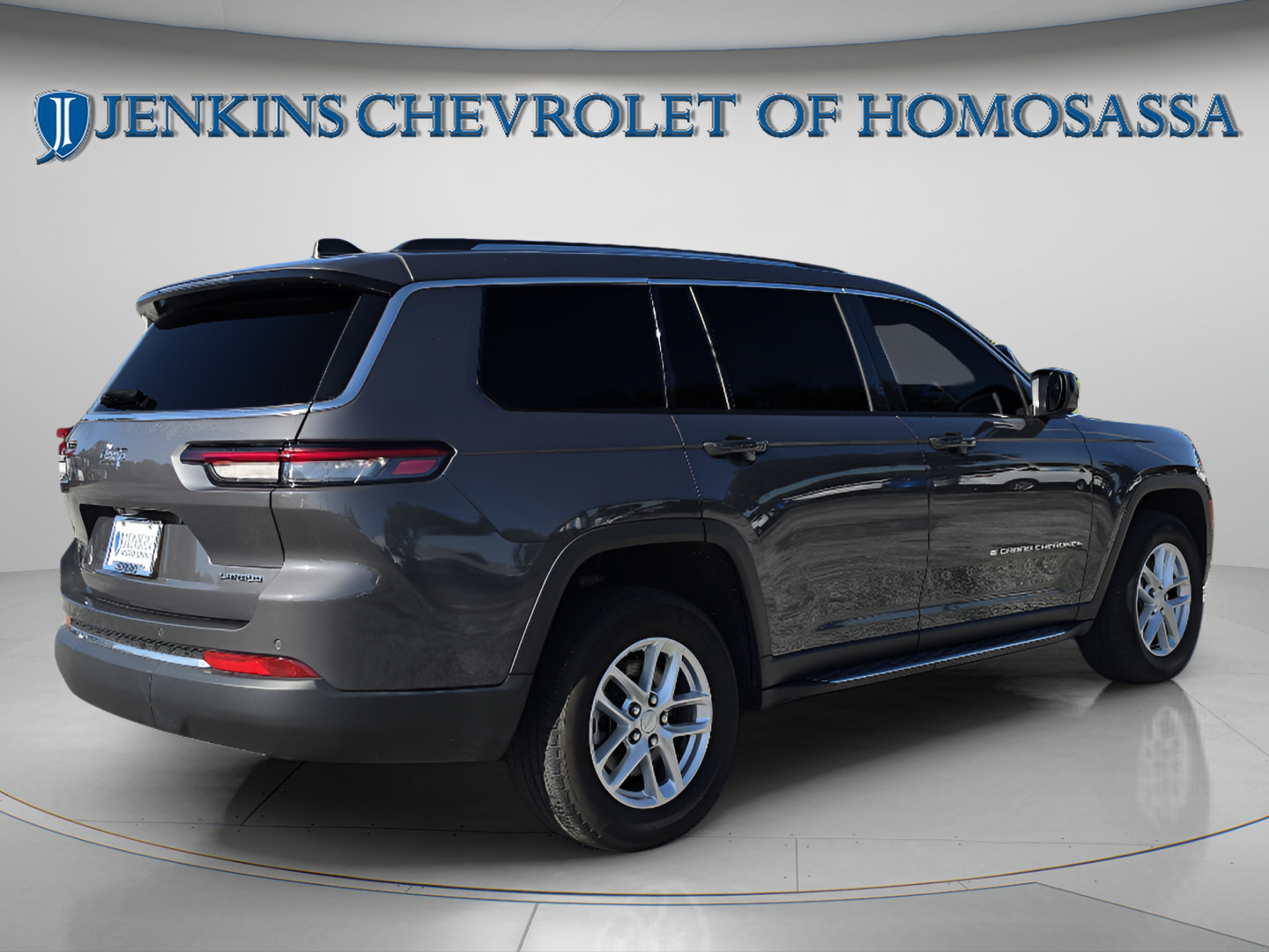 Used 2024 Jeep Grand Cherokee L Laredo RWD image 4