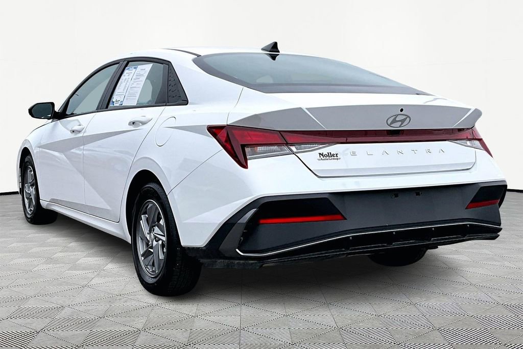 Used 2024 Hyundai Elantra SE image 13